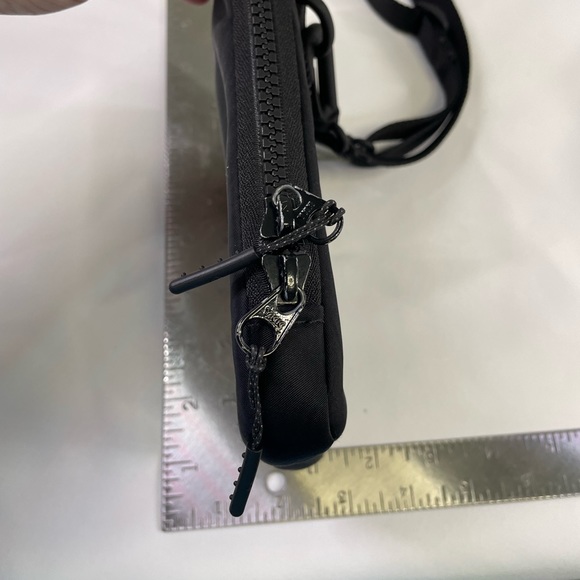 Lululemon black crossbody / waist convertible easy access belt bag - Picture 11 of 11